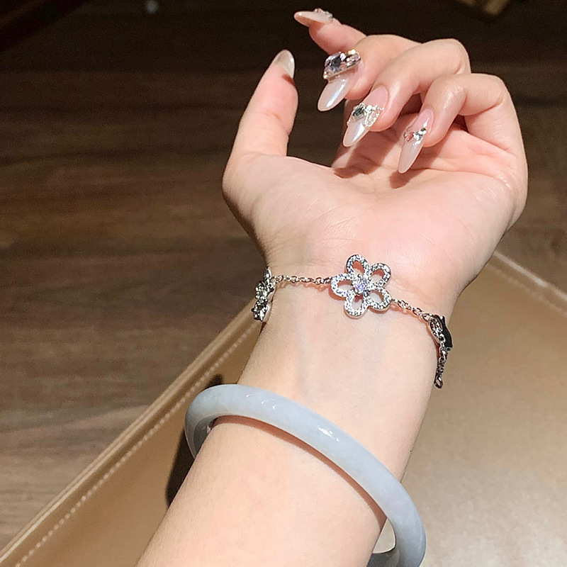 Super Shiny Full Zircon Flower Hollow Fashion Elegant Temperament Bracelet Light High-end Versatile Jewelry for Women - view 5