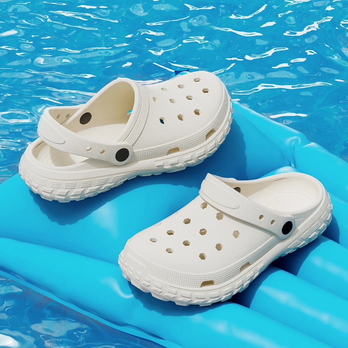 Women and Mens Hole Shoes Summer NonSlip Outdoor Sandals Closed Toe Shit Feeling Beach Slippers Thick Bottom Soft Bottom 250908