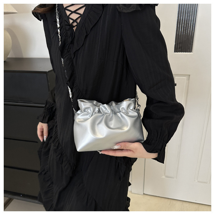 Fashion Pleated Bucket Bag Drawstring Chain Women's Shoulder Bag Solid Color Niche Women's Crossbody Bag Autumn New Designer Bag