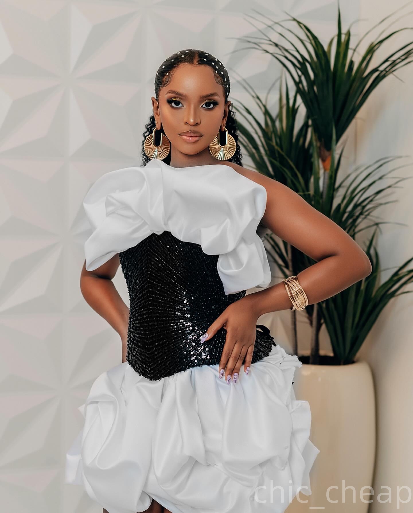 Chic White Black Sheath Cocktail Dress Strapless Satin Sequined Short Mini Graduation Homecoming Dresses For Special Occasions Sweetheart Gowns