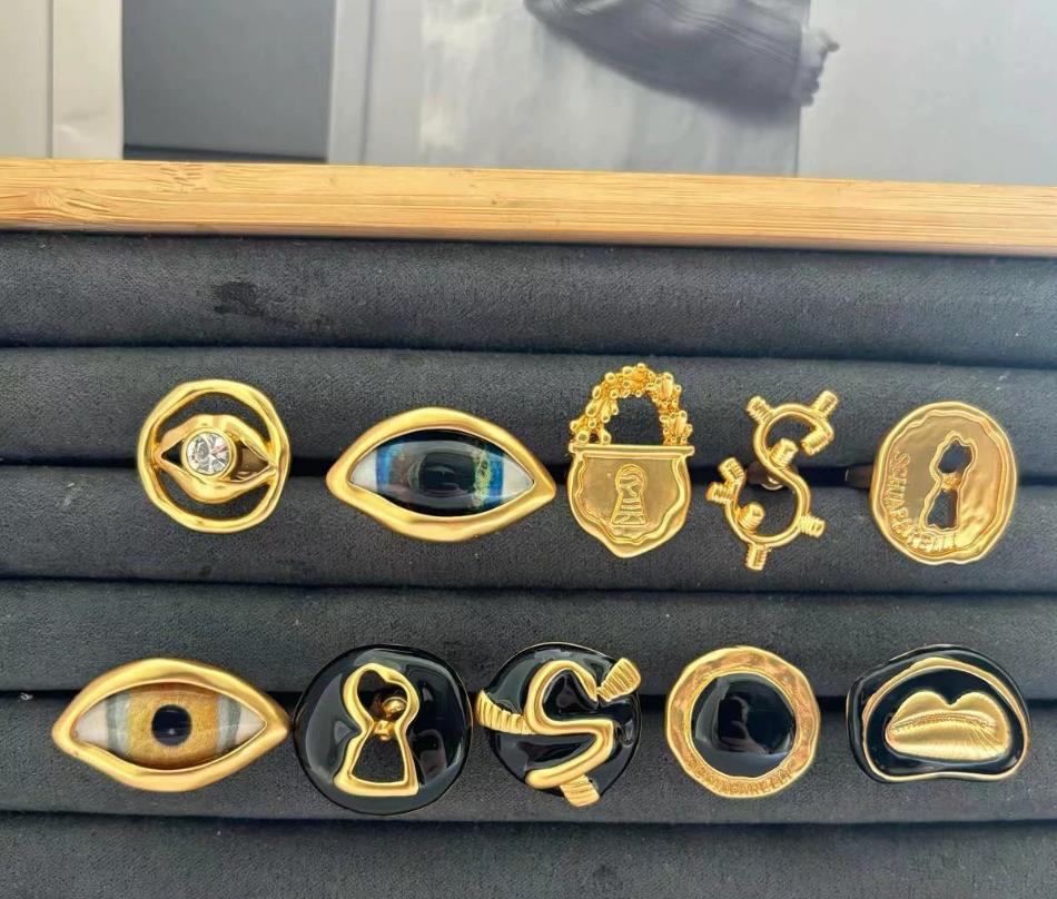 Classics Designers Schiaparelli Brand Cuff link High Quality Jewelry Men Womens Classic Letters Cuff links Shirt Accessories Wedding Exquisite Cufflinks