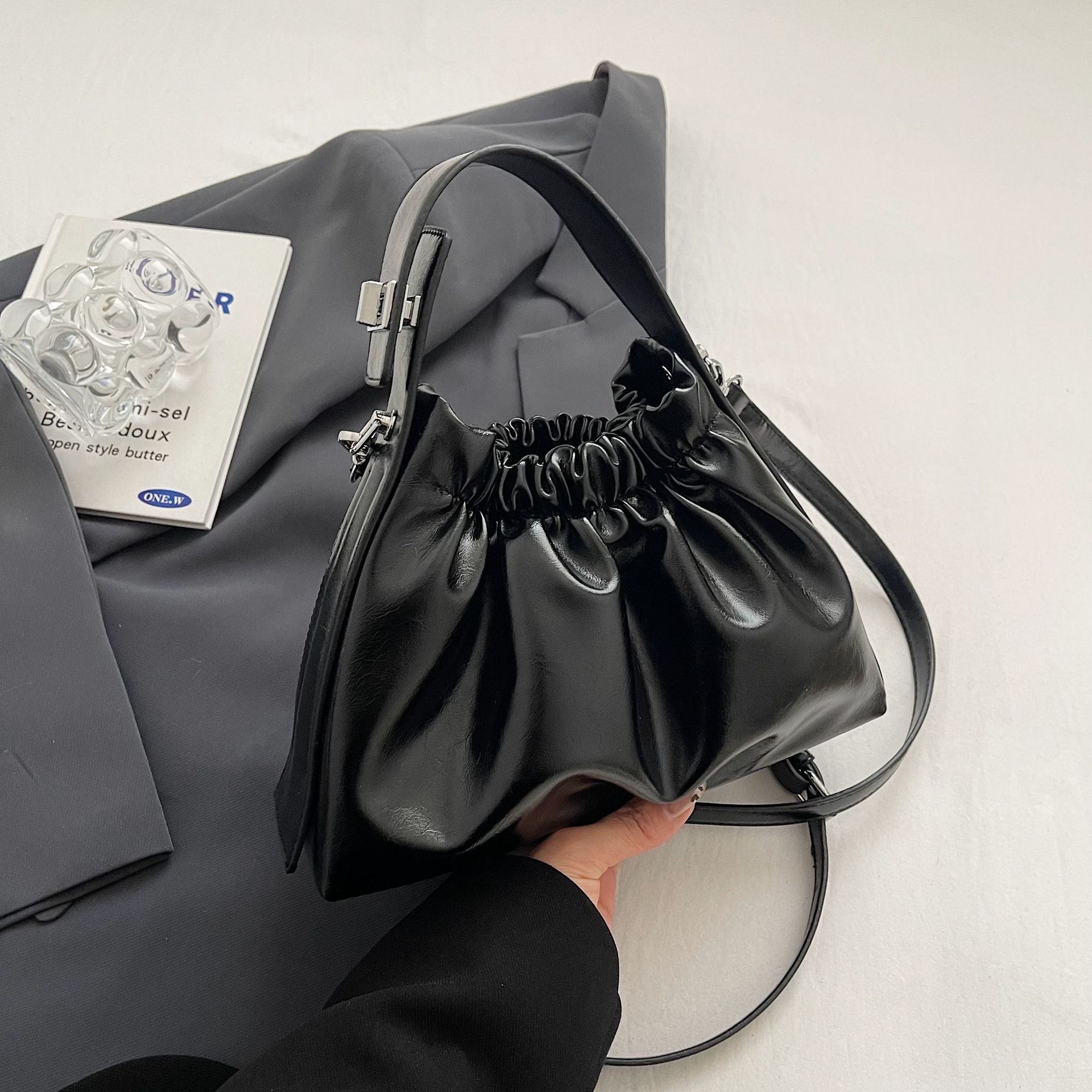 Shoulde rbag tote bag Crossbody Handbags Ladies Fashion Designer 2025 New Bowling Tramp High Quality Armpit Bags