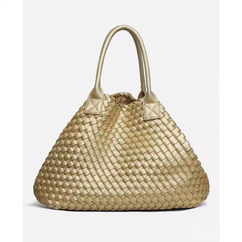 2025 autumn new handbag fashion trend style niche design versatile light bag luxury style large capacity women's shoulder bag designer bag