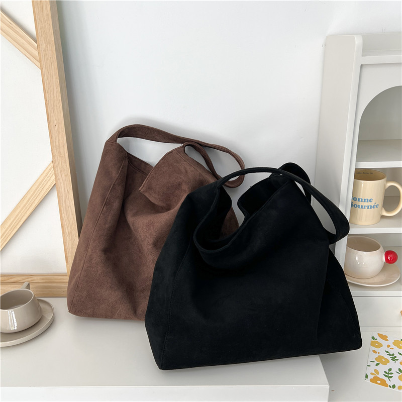 Free shipping 2025 fashionable new retro Harajuku casual and simple woolen single-shoulder bag for women with large capacity tote bag
