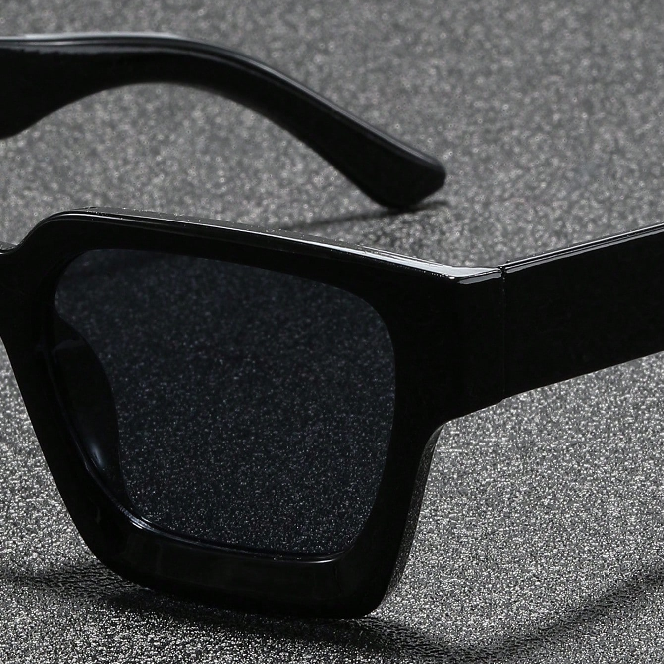 Men's and women's model square frame sunglasses trend retro black frame personality sunglasses new fashion bungee sunglasses for travel hiki
