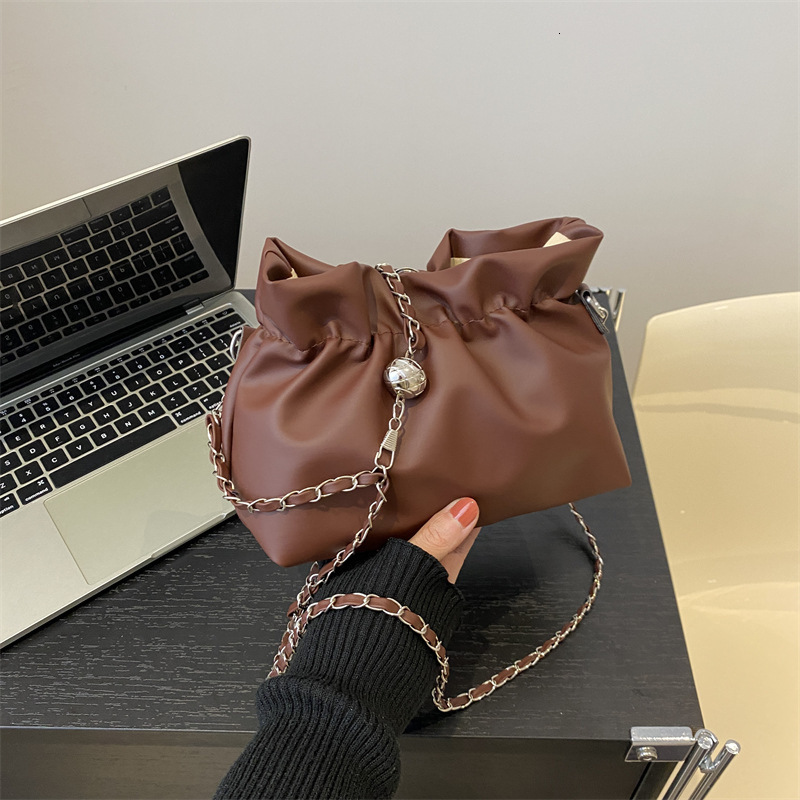 Fashion Pleated Bucket Bag Drawstring Chain Women's Shoulder Bag Solid Color Niche Women's Crossbody Bag Autumn New Designer Bag