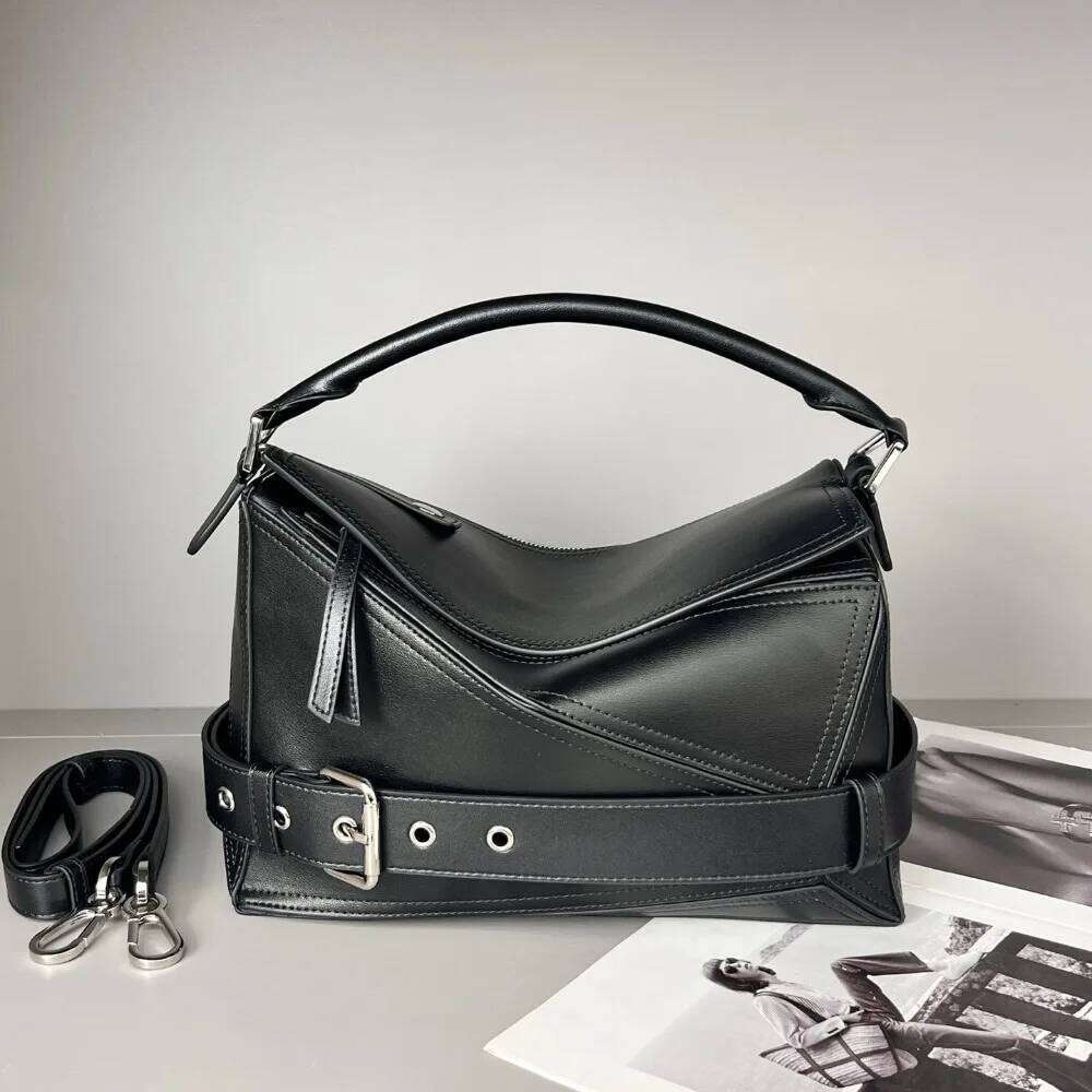 2026 New Locomotive Leather Handbag Women's Fashion Commuter Large Capacity Shoulder Messenger Bag Casual Versatile 250829