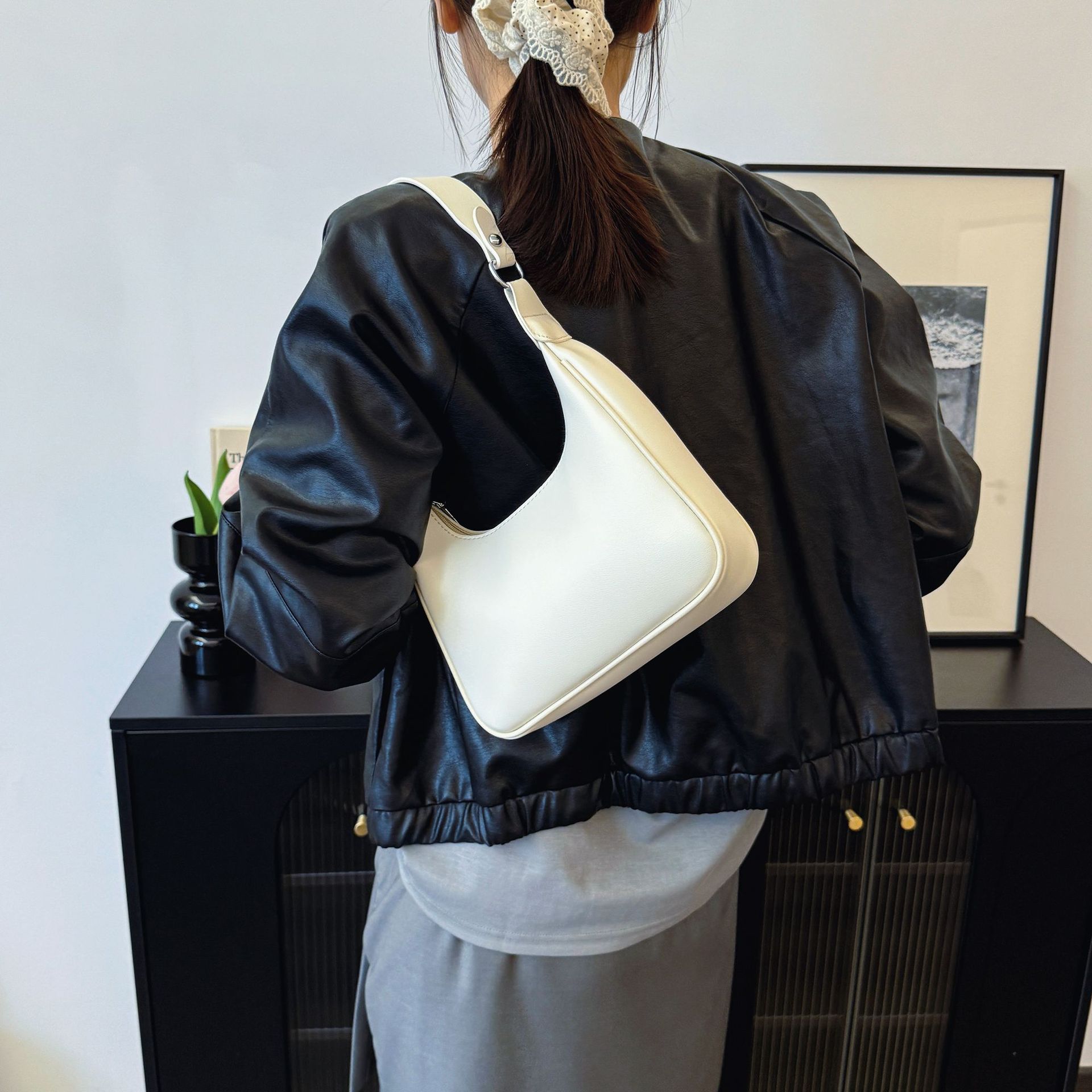 Free Shipping 2025 New Women's Crescent Moon Bag Solid Color Minimalist Shoulder Bag Underarm Purse Versatile Top Handle Crossbody Bag