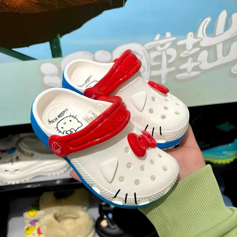 Sanrio Hot Sele ParentChild Hello Kitty Summer AntiSlip Outdoor Casual Beach Shoes Hole Slippers Comfortable Breathable Sandals L250909