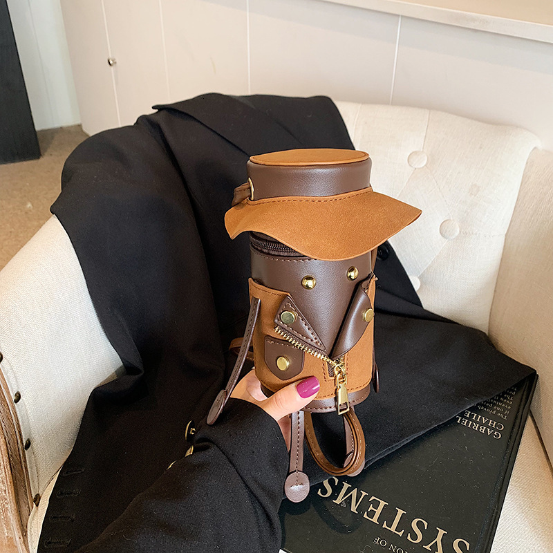 2025 autumn new niche design water cup bag fashionable, bag light luxury, personalized, trendy style women's shoulder bag designer bag