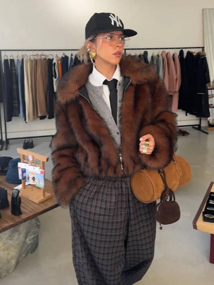 Women Chic Lapel Fur Jacket Casual Long Sleeve Loose Short Zipper Outerwear Fashion 2025 Winter New Highstreet Lady Daily Outfit