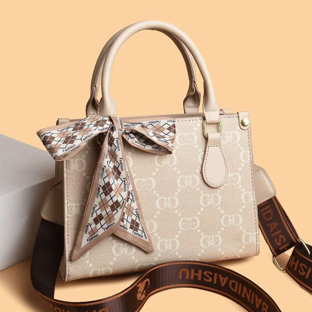 2025 New Women Designer Bags Tote Bags High Quality Texture Single Shoulder Crossbody Bag Fashion Commuter Small Square Bag H260319