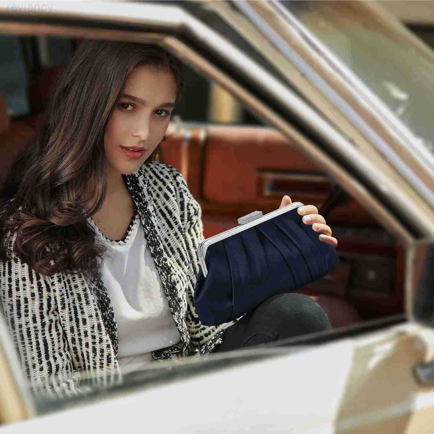 Women Elegant Pleated Clutch Bag Ruched Purse with Metal Chain Dressy Crossbody Shoulder Bag for Weddings GalasW250908