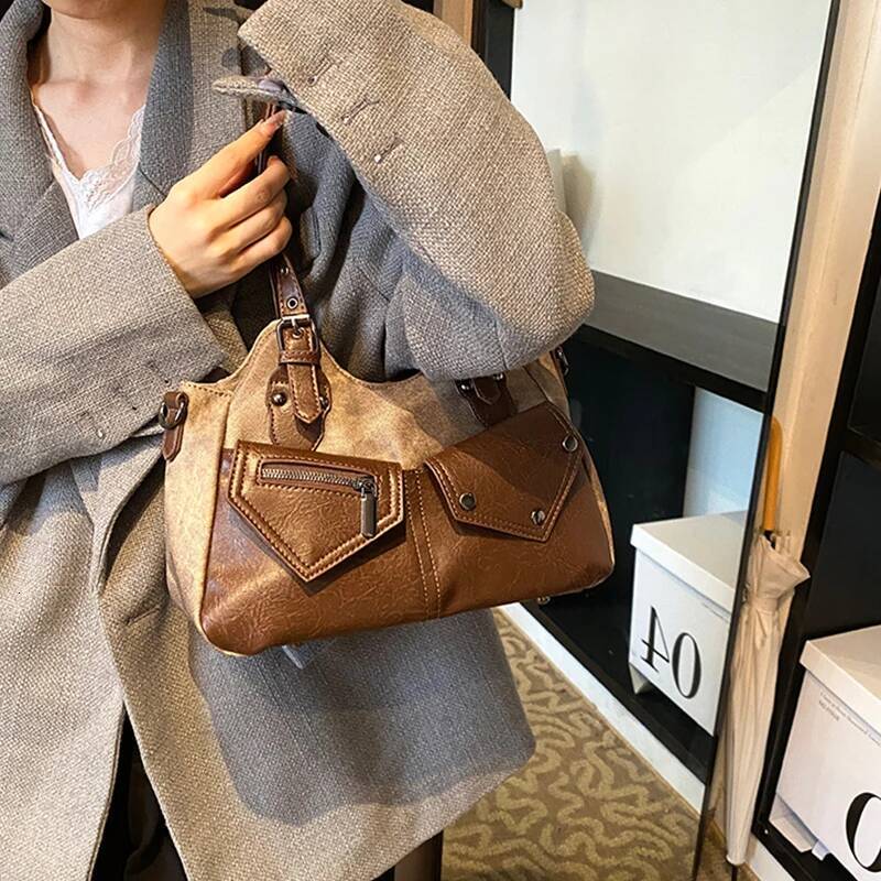 Retro Style Handbag Fashionable Simple Personalized design Women's Shoulder Bag Autumn New Item Rock Pattern Designer Bag Women's Handbag