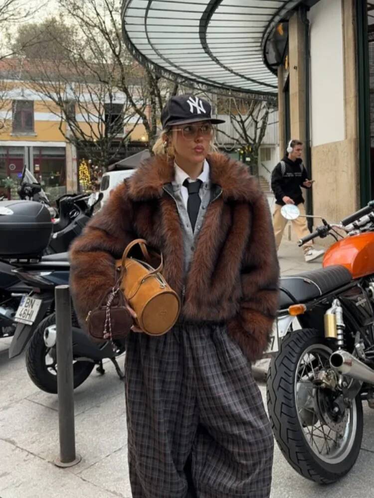 Women Chic Lapel Fur Jacket Casual Long Sleeve Loose Short Zipper Outerwear Fashion 2025 Winter New Highstreet Lady Daily Outfit