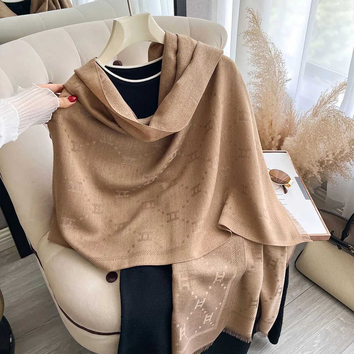 Designer Blanket Ladies Muslim Print Hijab Golden Thread long Scarf Design Spring and Autumn Sun Protection Scarf Shawl Foulard Wrap Headscarf Y250908