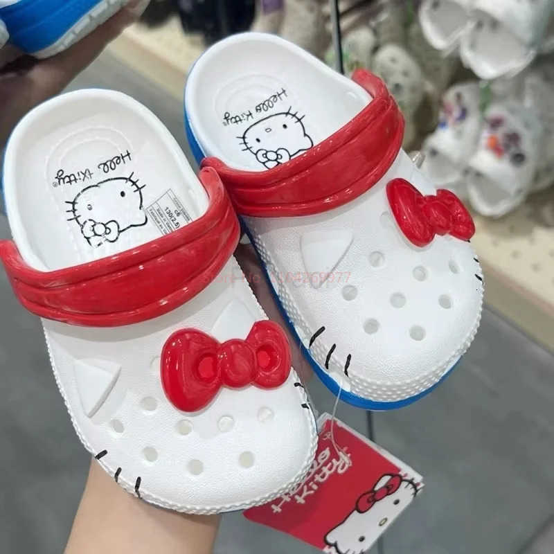 Sanrio Hot Sele ParentChild Hello Kitty Summer AntiSlip Outdoor Casual Beach Shoes Hole Slippers Comfortable Breathable Sandals L250909