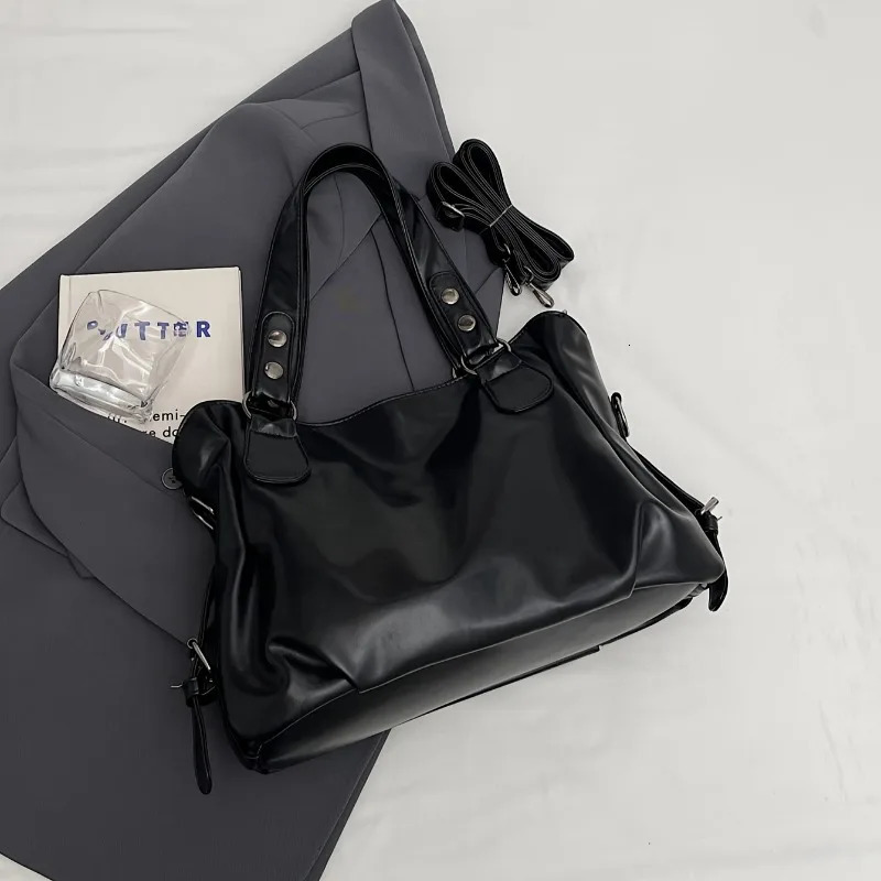 Large Capacity Vintage Leather Handbag with Zipper Closure Crossbody Tote Bags Fashion Versatile Suitable for Commuting Use 250906