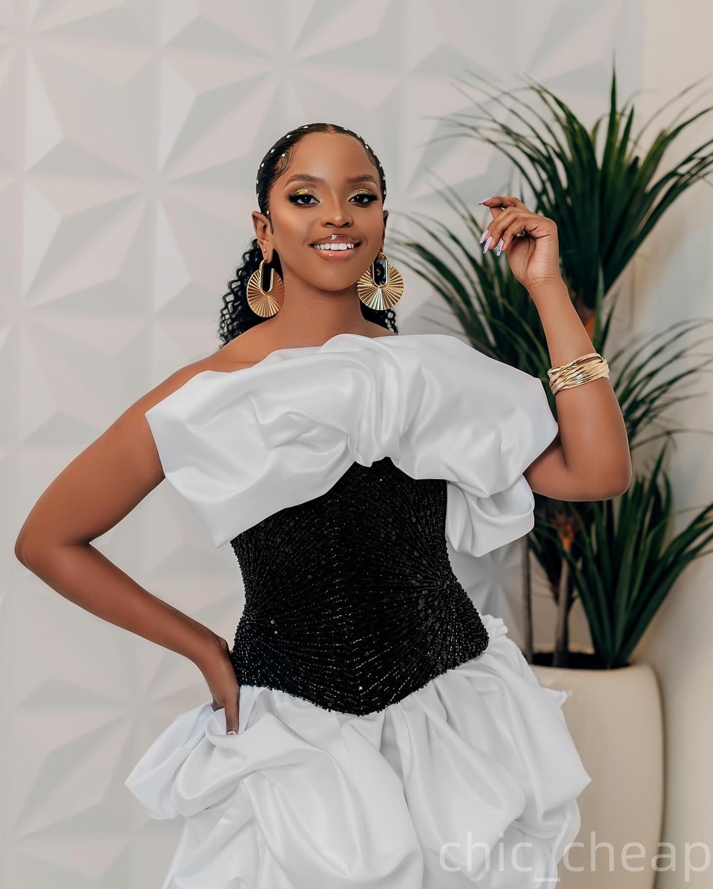 Chic White Black Sheath Cocktail Dress Strapless Satin Sequined Short Mini Graduation Homecoming Dresses For Special Occasions Sweetheart Gowns