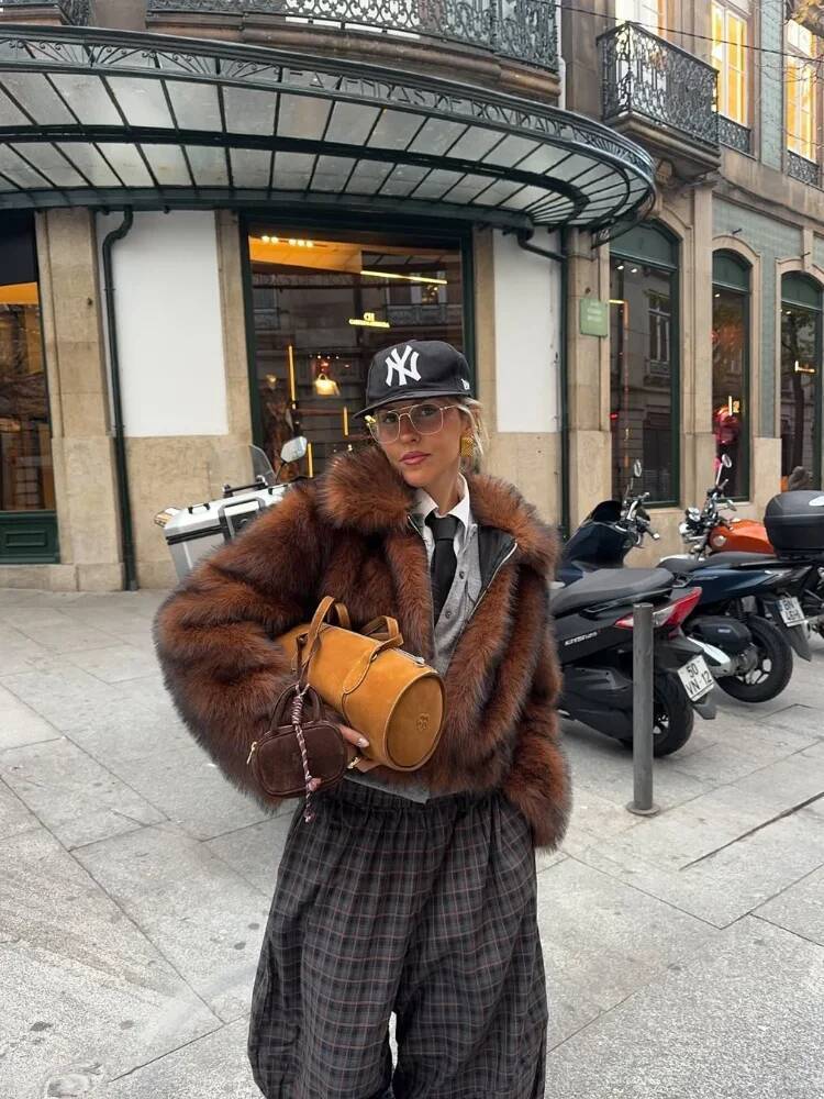 Women Chic Lapel Fur Jacket Casual Long Sleeve Loose Short Zipper Outerwear Fashion 2025 Winter New Highstreet Lady Daily Outfit