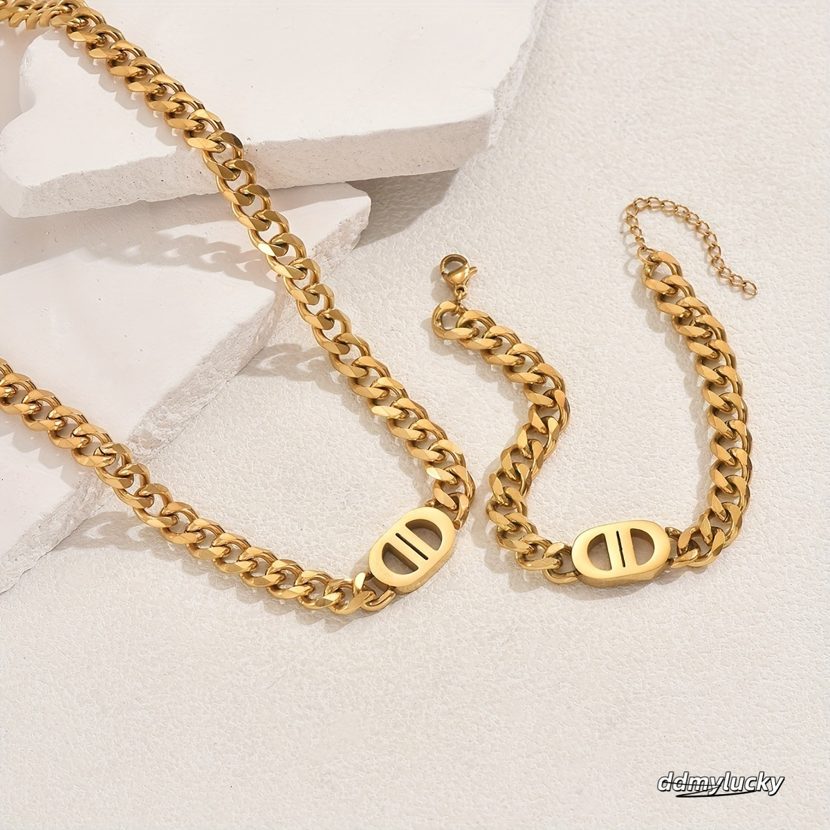2025 New Designer Necklace, European And American Ladies' Light Cuban Necklace Outdoor Niche Geometric Hip-Hop Bracelet, Long Collarbone Chain
