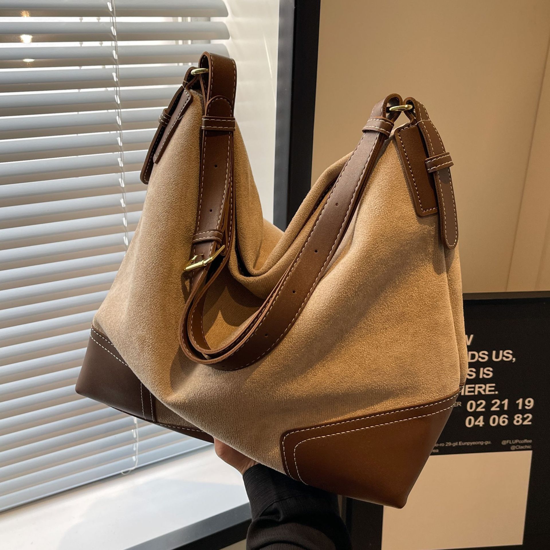 Free shipping designer bags for womens Shoulder bags khaki brown black New autumn and winter single shoulder crossbody commuting tote bag