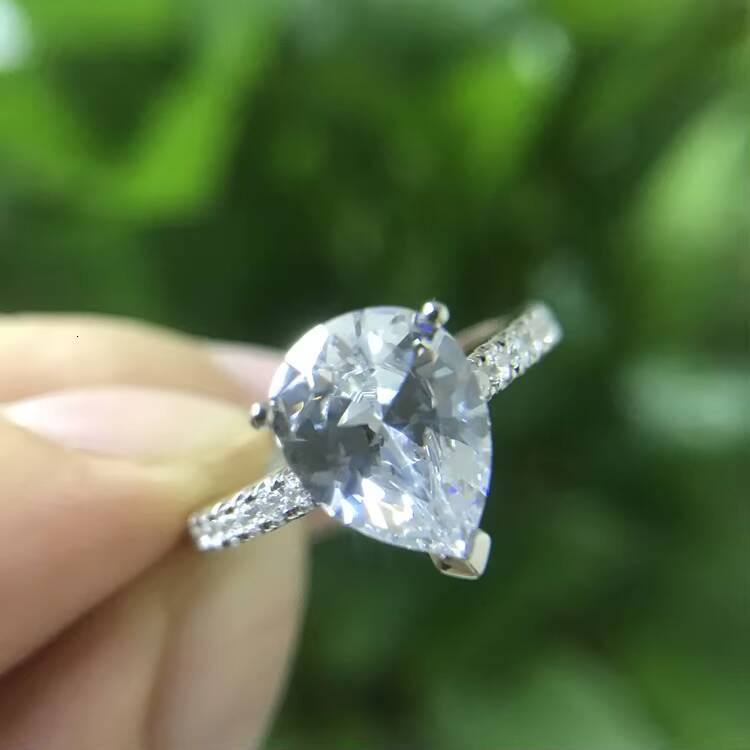 Custom Luxury 18K White Gold Plated Pear Shape Cubic Zirconia Diamond Silver Rings Jewelry for Women