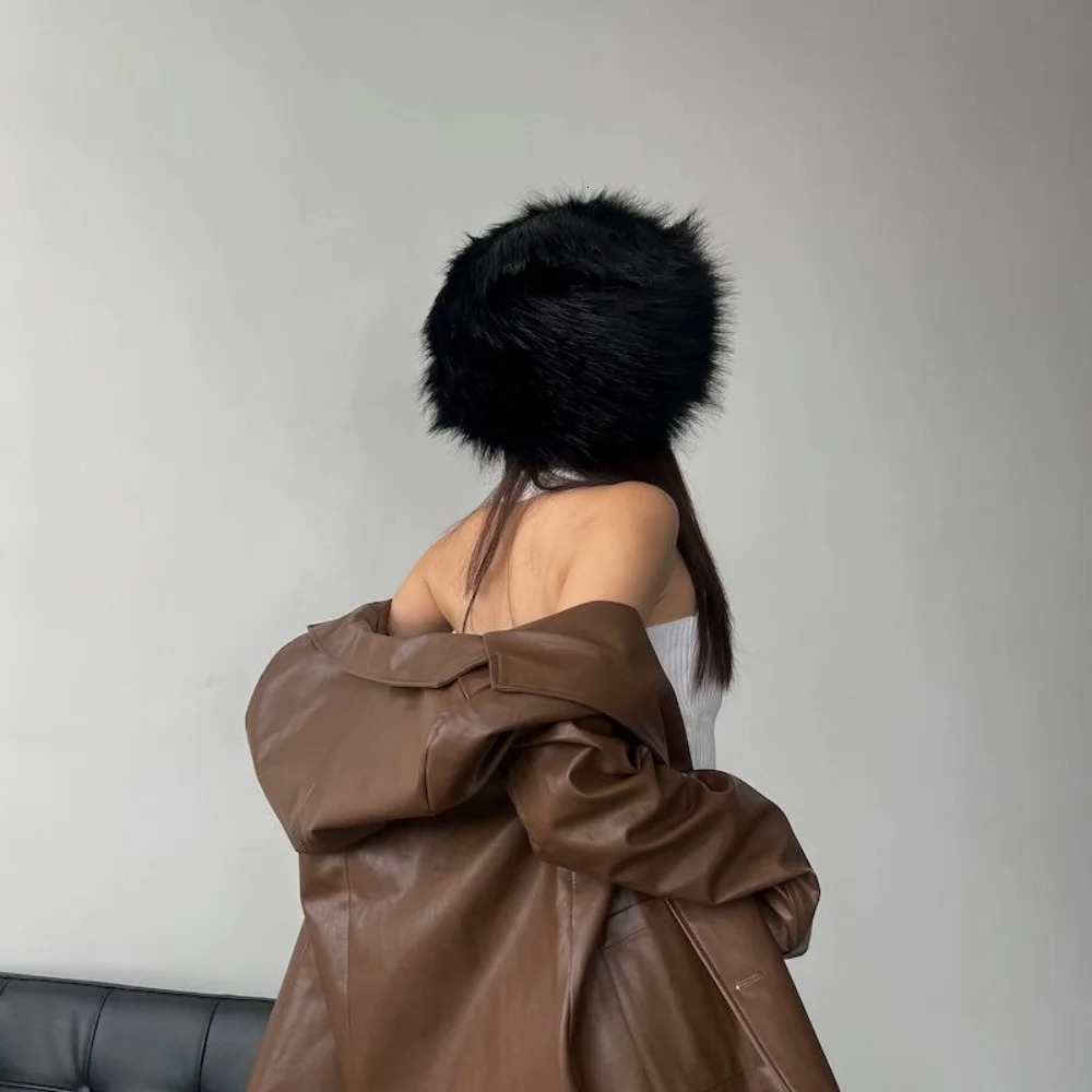 Women Winter Faux Fur Hat Cossack Russian Style Fuzzy Fluffy Cap Y2K 2000s Warm Hat for Female Outdoor Windproof and Frost Proof 250908