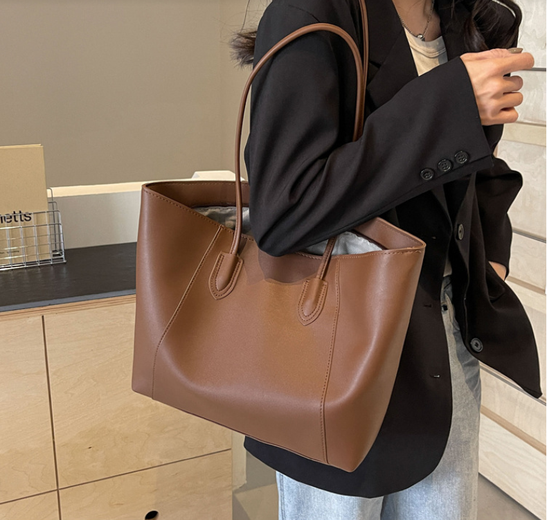 Designer Bag Luxury Bag High-Quality Designer's 2025 New Large-Capacity Shoulder Bag Commuter Autumn Style Versatile Shoulder Simple