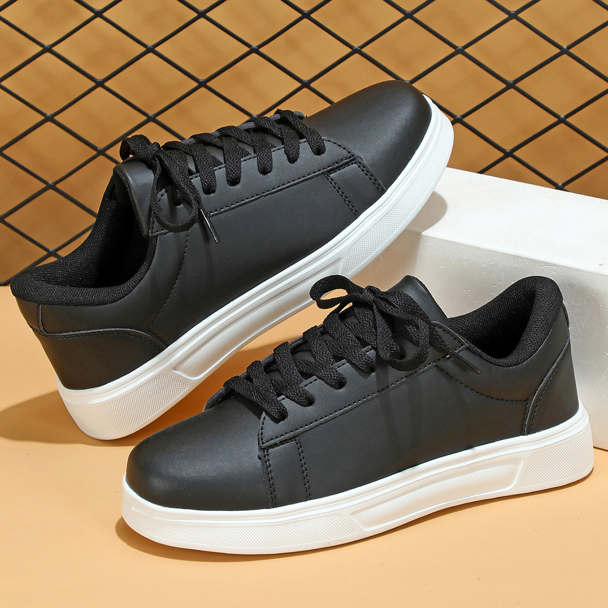 Designer Shoes Korean version trendy thick-soled skate shoes Couple style casual flat sports shoes Soft-soled comfortable white sneakers free shipping