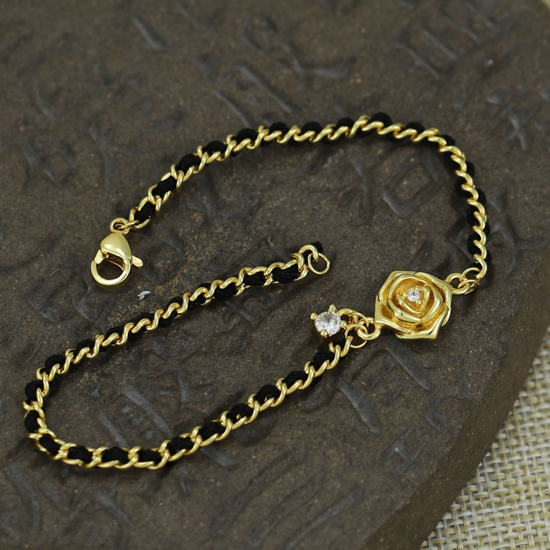 designer bracelet 2025 new black gold camellia bracelet for women light highend style jewelry bracelet designer designer bracelet women