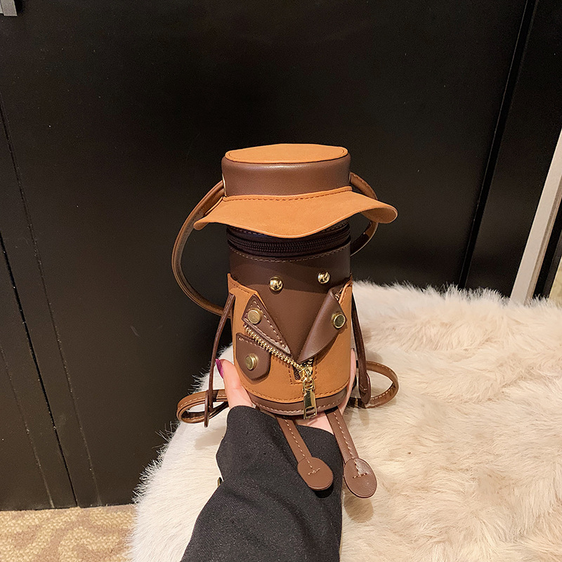 2025 autumn new niche design water cup bag fashionable, bag light luxury, personalized, trendy style women's shoulder bag designer bag