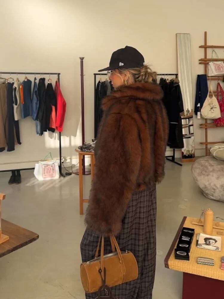 Women Chic Lapel Fur Jacket Casual Long Sleeve Loose Short Zipper Outerwear Fashion 2025 Winter New Highstreet Lady Daily Outfit