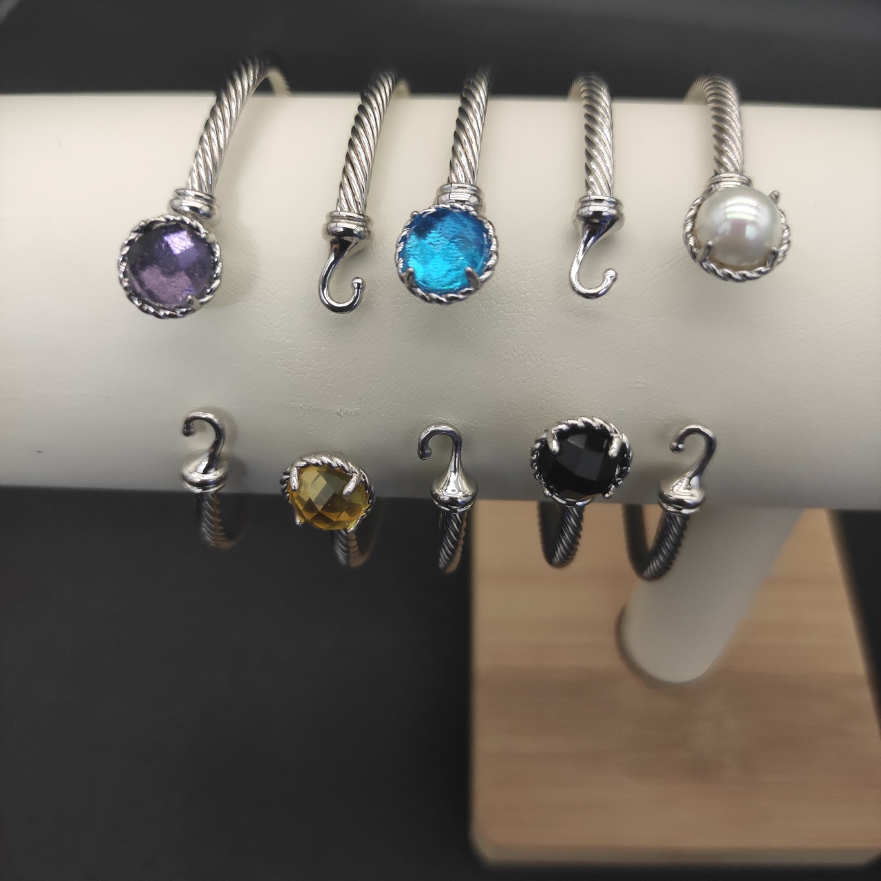 Classic 3mm Cable Pearl Bracelets With Hoop Clasps - Available In Four Designer Luxury Jewelry David & Two Sizes 17/19 Cm Blue Dia Shiny Valentine DY 