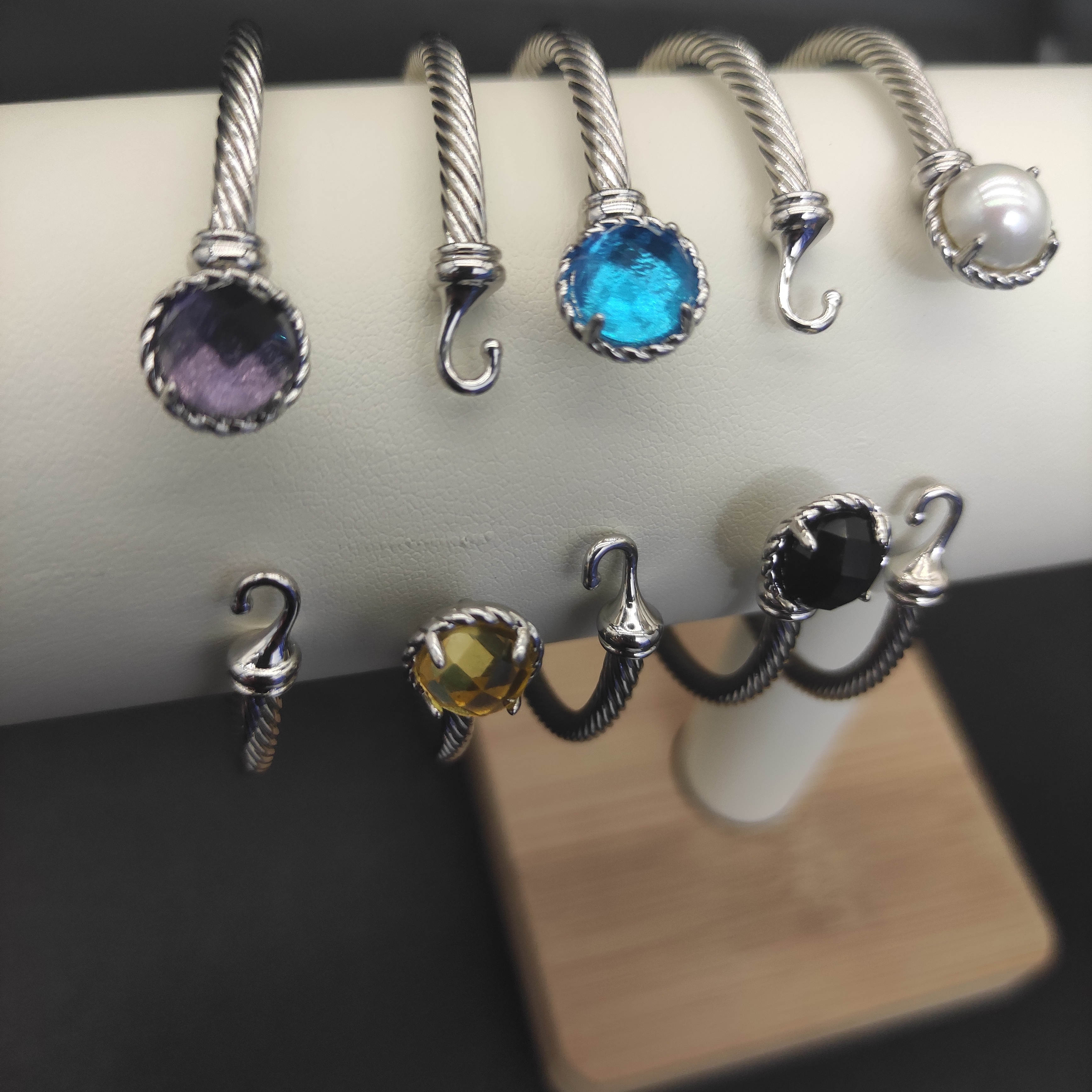 Classic 3mm Cable Pearl Bracelets With Hoop Clasps - Available In Four Designer Luxury Jewelry David & Two Sizes 17/19 Cm Blue Dia Shiny Valentine DY 