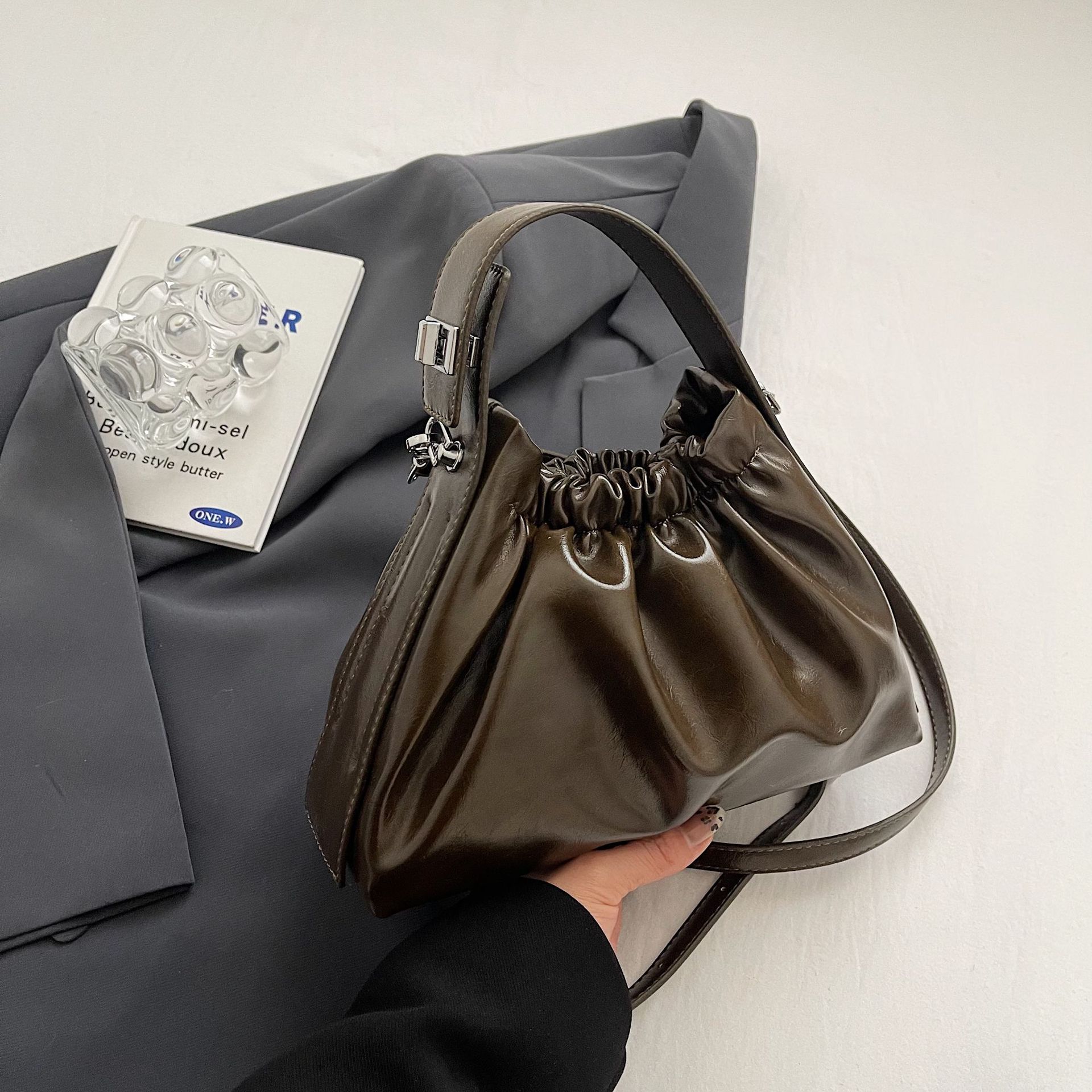 Shoulde rbag tote bag Crossbody Handbags Ladies Fashion Designer 2025 New Bowling Tramp High Quality Armpit Bags