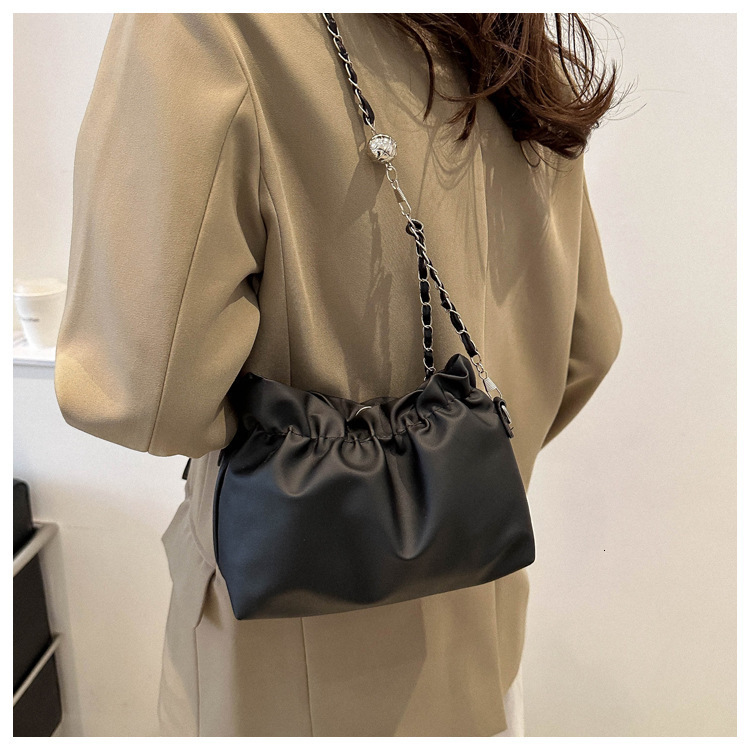 Fashion Pleated Bucket Bag Drawstring Chain Women's Shoulder Bag Solid Color Niche Women's Crossbody Bag Autumn New Designer Bag