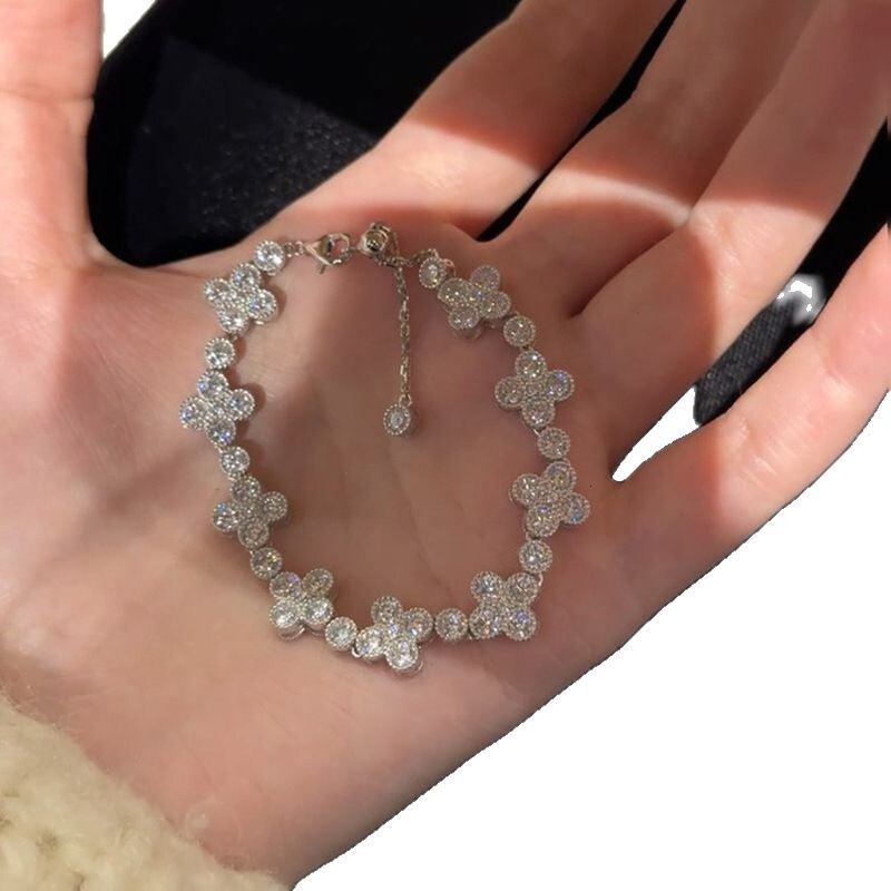 2025 New Korean Style Zircon Lucky Clover Bracelet Light High-end Fashion Commuting Versatile Women's Jewelry - view 6