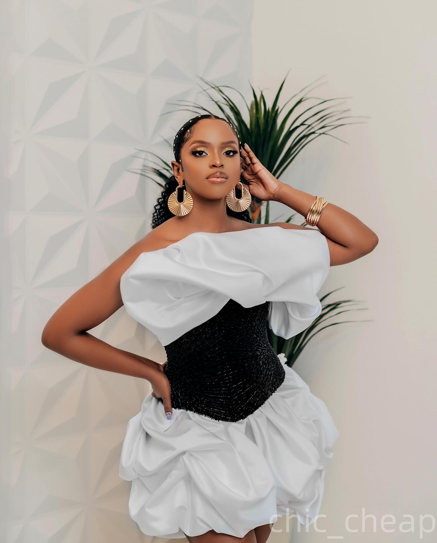 Chic White Black Sheath Cocktail Dress Strapless Satin Sequined Short Mini Graduation Homecoming Dresses For Special Occasions Sweetheart Gowns