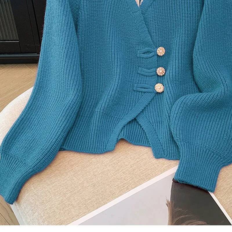 2025 autumn and winter new splicing fake two-piece set trendy knitted cardigan sweater loose women's design top B autumn and winter new designer 
