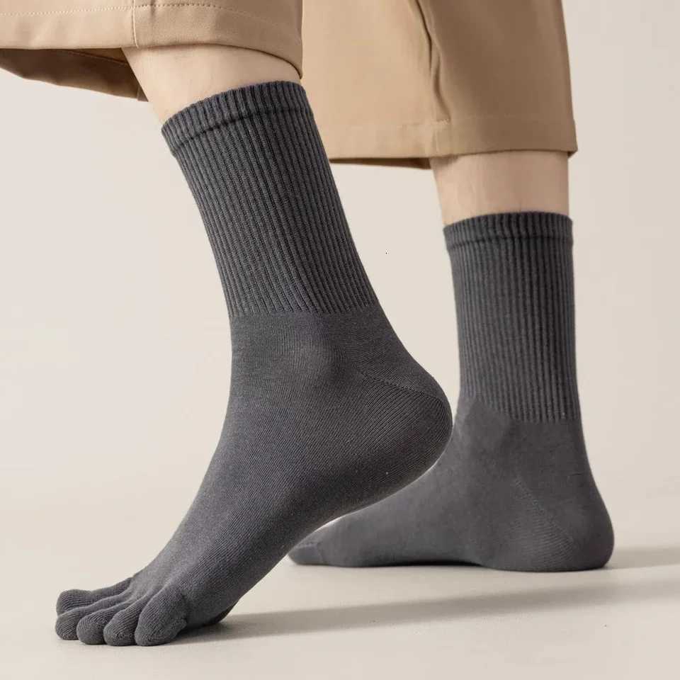 5 Pairs 100 Cotton Men Five Finger Socks High Qulity Solid Color Antibiotic Outdoor Sports Socks AntiOdor Split Toe Socks Z250909