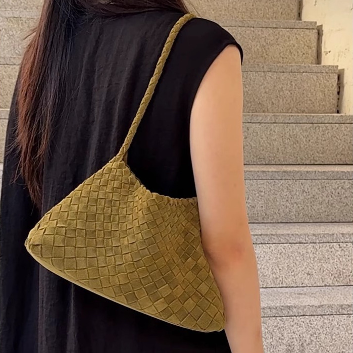 Suede Leather Hand Woven Bag Armpit Bag Hand-held Women's Shoulder Bag design Autumn New Style Simple Style Solid Color Designer Bag Handbag
