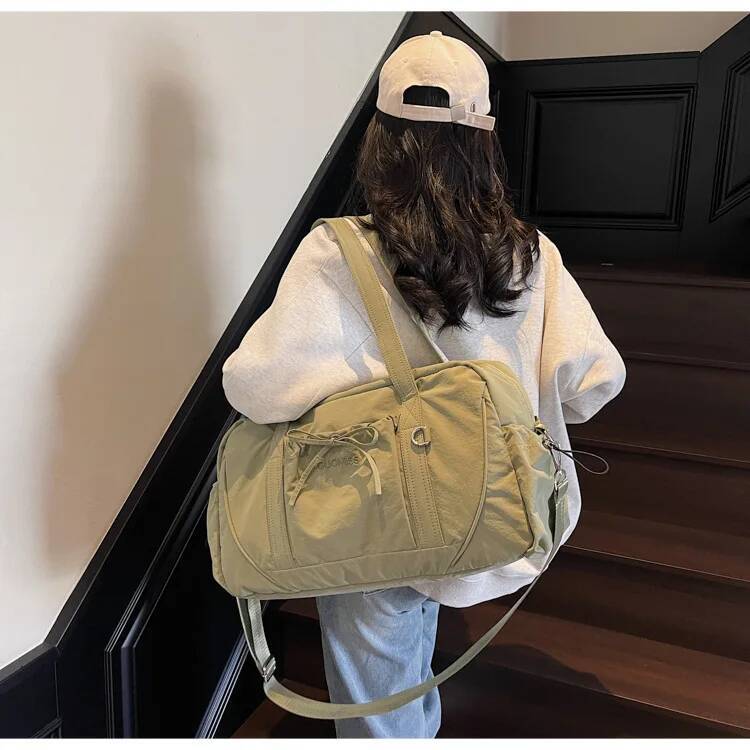 New Travel Bag Large Capacity Portable Luggage Travel Bag Boarding Bag Sports Autumn New Designer Bag Fitness Bag design Women's Shoulder Bag