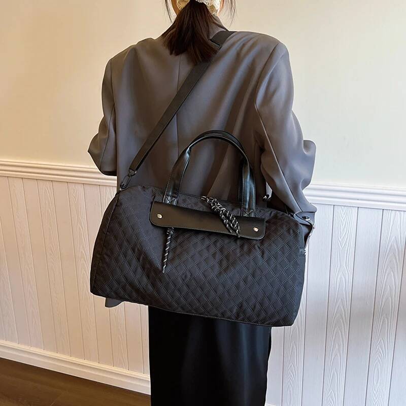 2025 new collection Portable Travel Handbag Nylon Waterproof Sports And Fitness Handbag Women's Large Capacity Storage Autumn New Designer Bag Tr