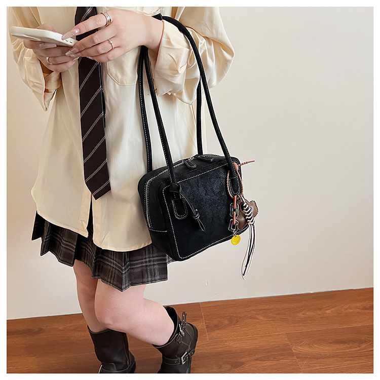 2025 new collection Retro Style Women's Shoulder Bag Women's Armpit Bag New Suede Leather Handbag Small Square Bag 2025 Autumn New Designer 