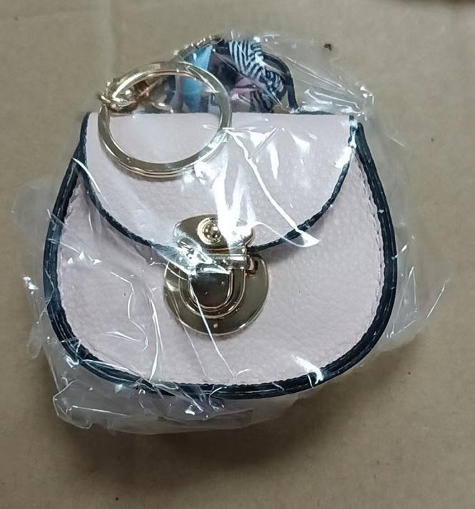 Luxury Designer Mini Saddle Headphone Bag Universal Headset Can hold other small items compact with keychain Storage Bags Portable