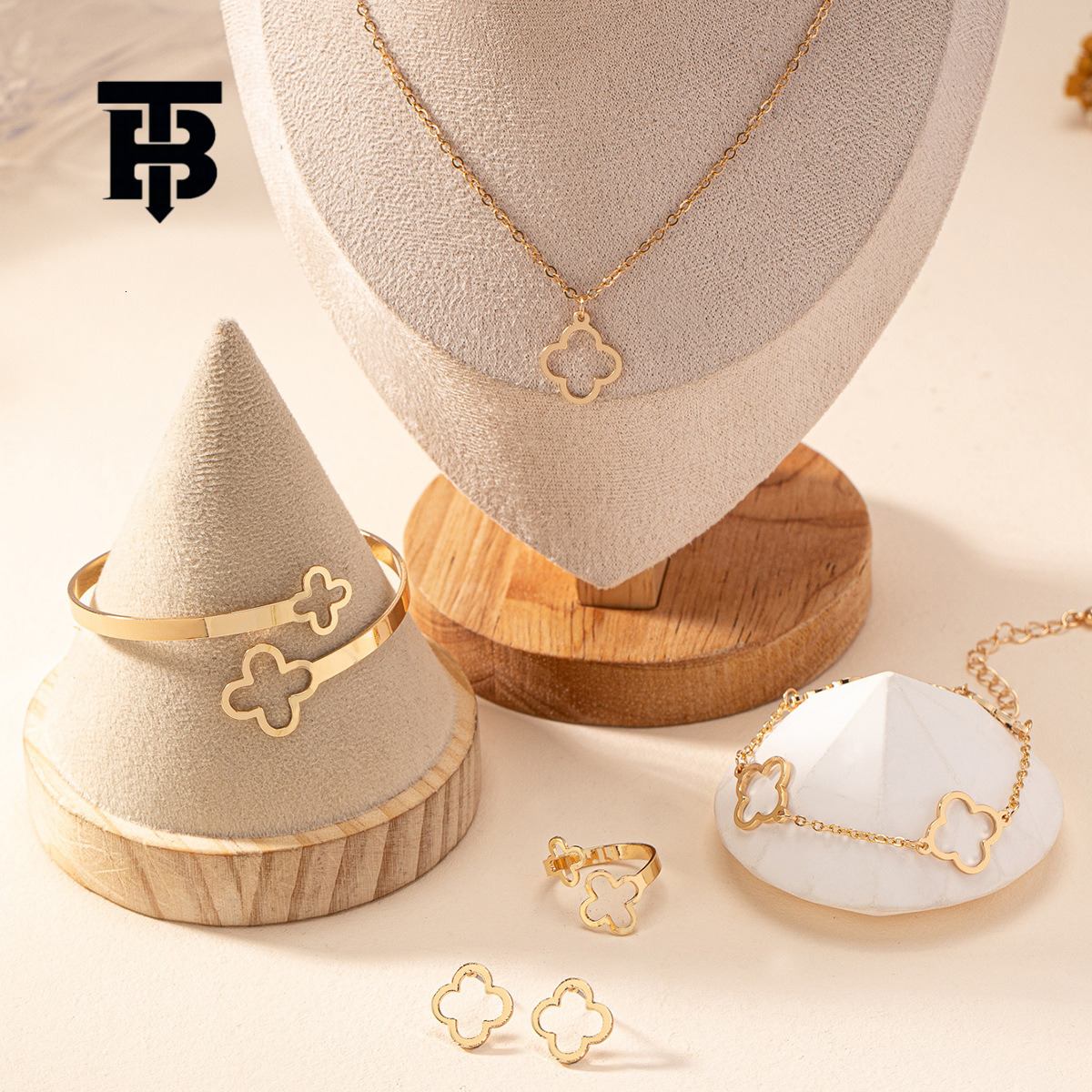 TB BHULAMTE Free Shipping New Designer Accessories European And American Fashion Lucky Four-leaf Clover Bracelet-necklace-earrings-chain Bracelet And 