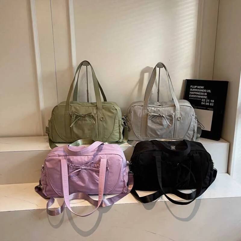 New Travel Bag Large Capacity Portable Luggage Travel Bag Boarding Bag Sports Autumn New Designer Bag Fitness Bag design Women's Shoulder Bag