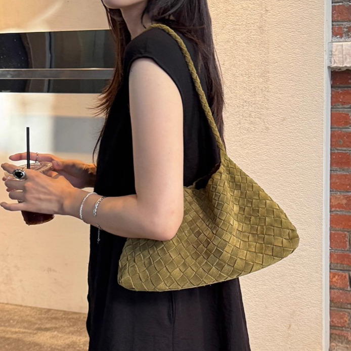 Suede Leather Hand Woven Bag Armpit Bag Hand-held Women's Shoulder Bag design Autumn New Style Simple Style Solid Color Designer Bag Handbag