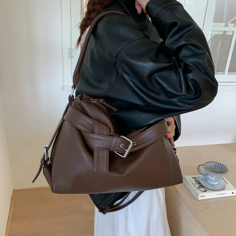 Large Capacity Soft Leather Handbag Fashionable Waistband Buckle Retro Spicy Girl Women's Shoulder Bag design Autumn New Designer Women's Cr